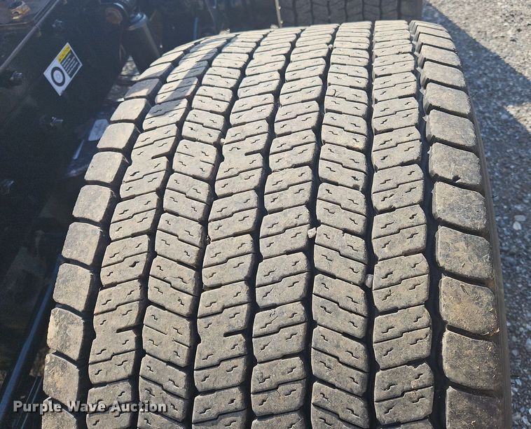 image for item OK9800 2019 Kenworth  T680 semi truck