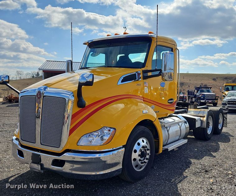 image for item OK9801 2020 Kenworth  T680 semi truck