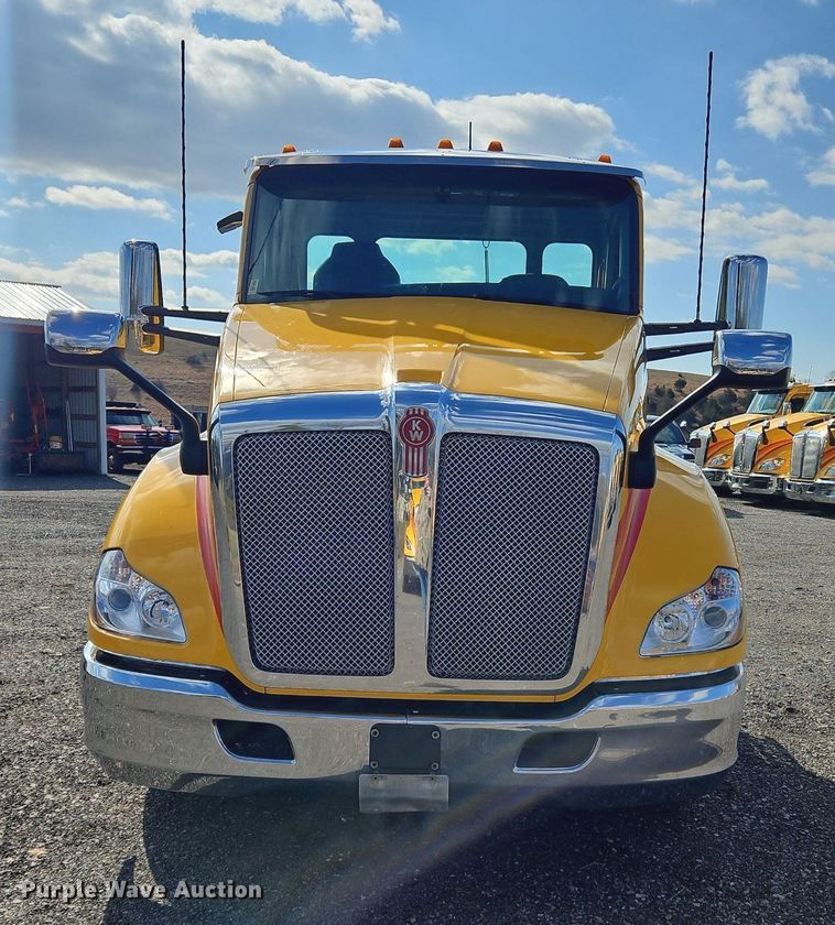image for item OK9801 2020 Kenworth  T680 semi truck