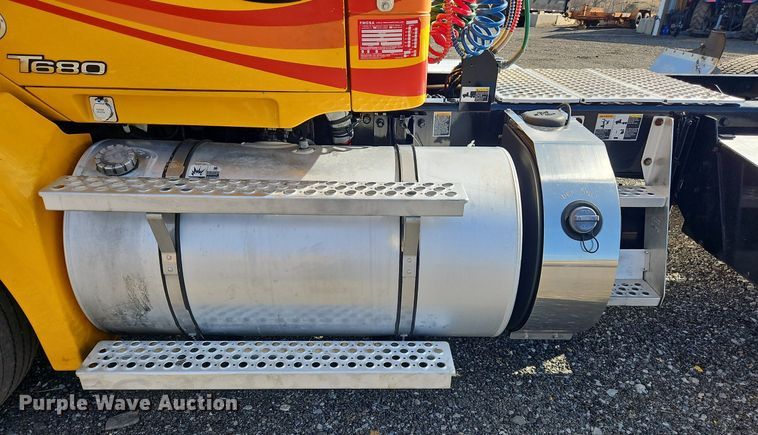 image for item OK9801 2020 Kenworth  T680 semi truck