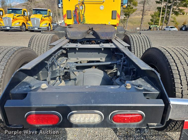 image for item OK9801 2020 Kenworth  T680 semi truck