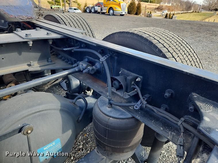 image for item OK9801 2020 Kenworth  T680 semi truck