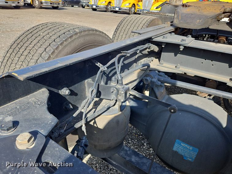 image for item OK9801 2020 Kenworth  T680 semi truck