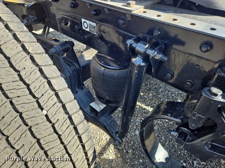 image for item OK9801 2020 Kenworth  T680 semi truck