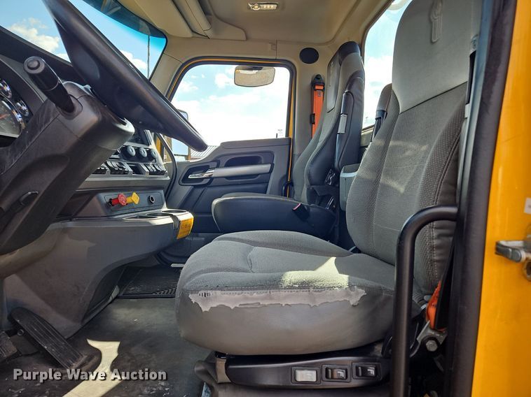 image for item OK9801 2020 Kenworth  T680 semi truck