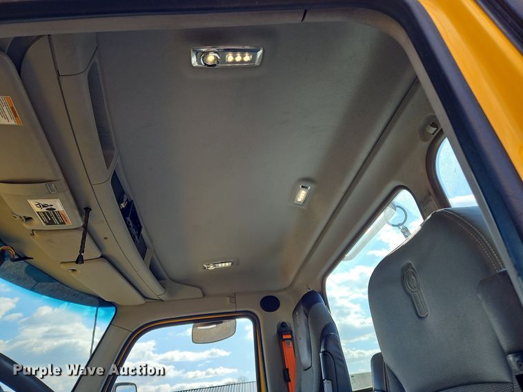 image for item OK9801 2020 Kenworth  T680 semi truck