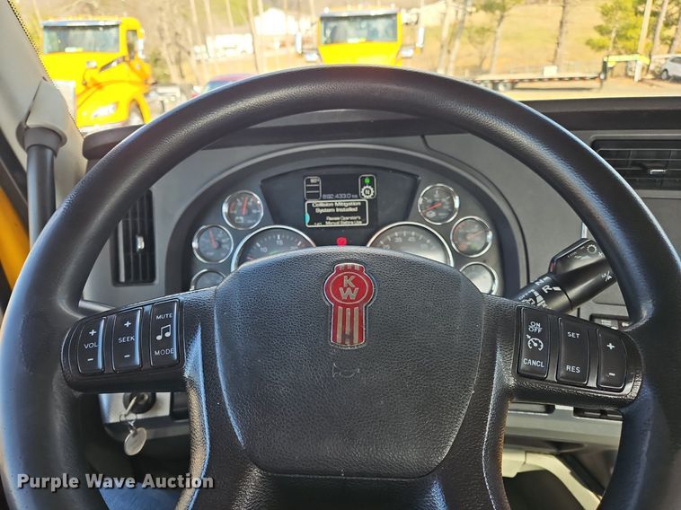 image for item OK9801 2020 Kenworth  T680 semi truck