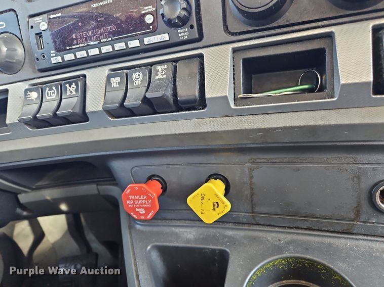 image for item OK9801 2020 Kenworth  T680 semi truck