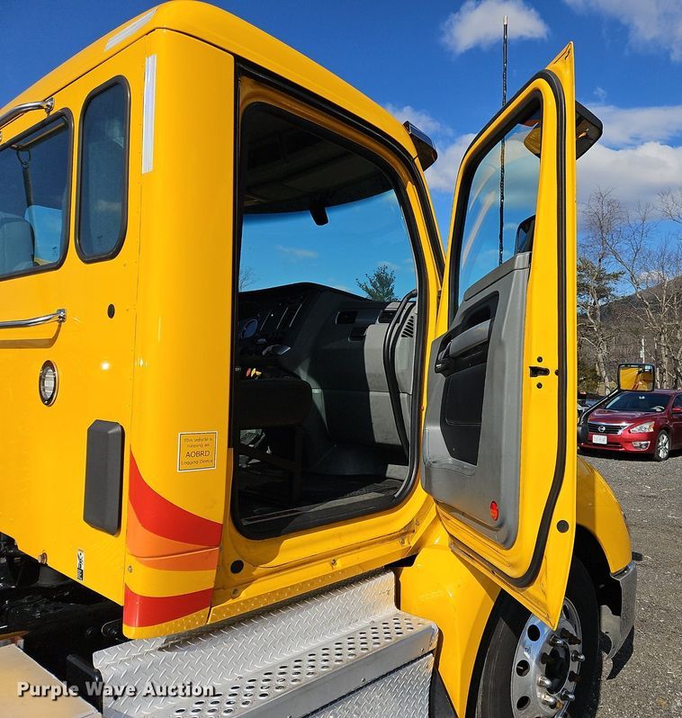 image for item OK9801 2020 Kenworth  T680 semi truck