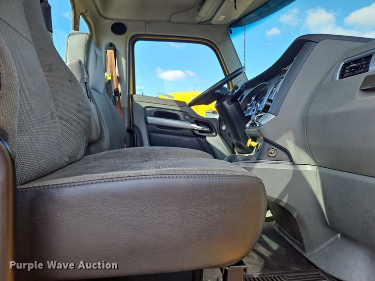 image for item OK9801 2020 Kenworth  T680 semi truck