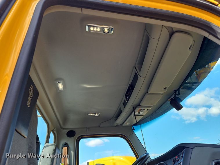 image for item OK9801 2020 Kenworth  T680 semi truck