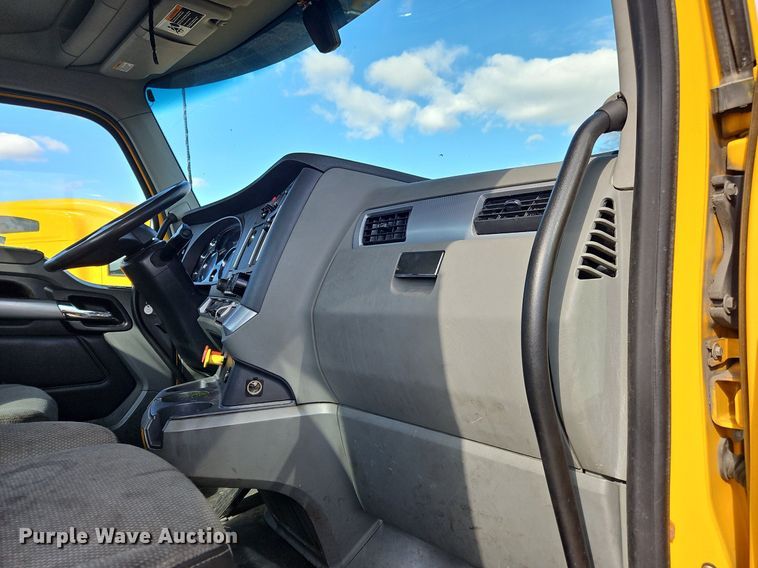 image for item OK9801 2020 Kenworth  T680 semi truck