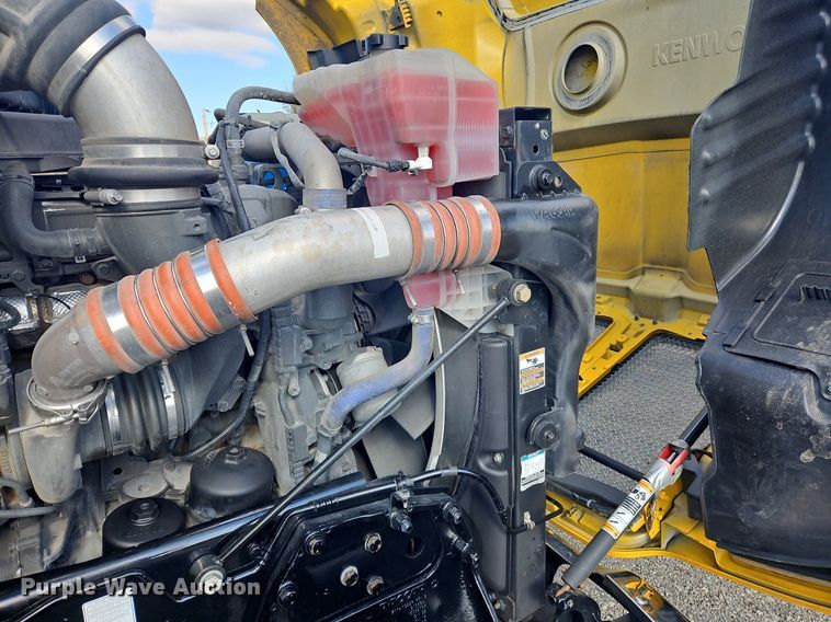 image for item OK9801 2020 Kenworth  T680 semi truck