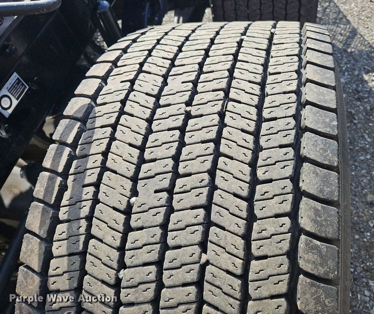 image for item OK9801 2020 Kenworth  T680 semi truck