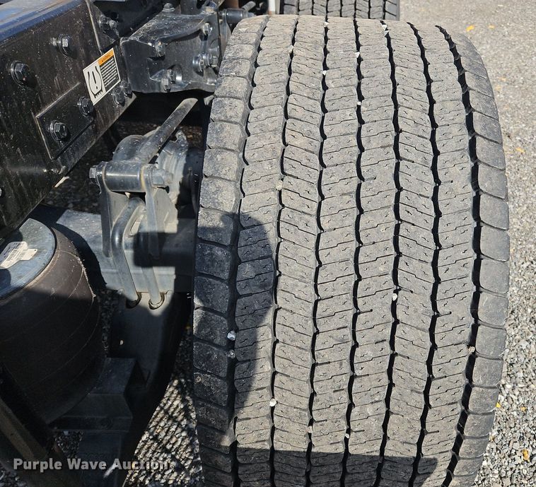 image for item OK9801 2020 Kenworth  T680 semi truck