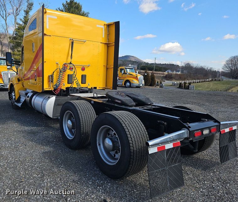 image for item OK9802 2019 Kenworth  T680 semi truck