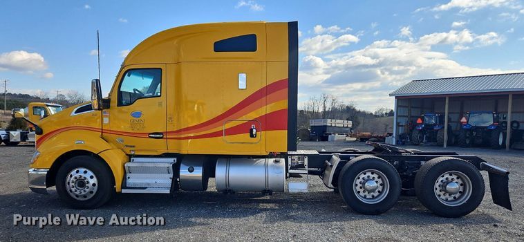 image for item OK9802 2019 Kenworth  T680 semi truck