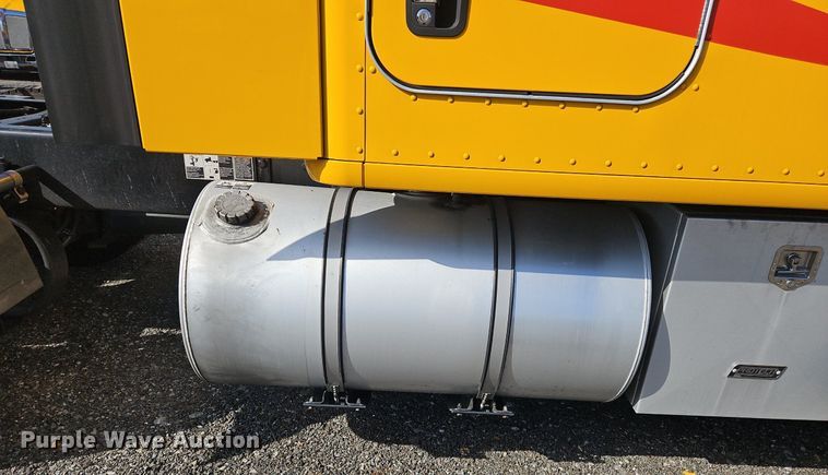 image for item OK9802 2019 Kenworth  T680 semi truck