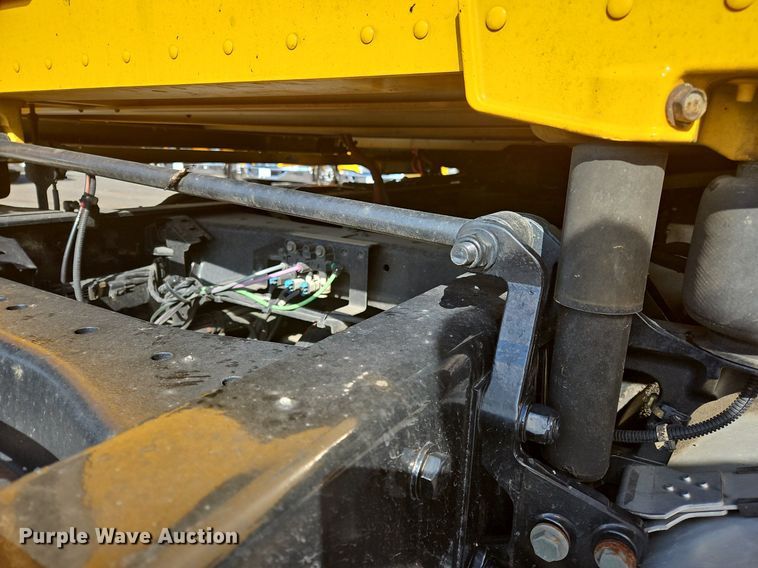 image for item OK9802 2019 Kenworth  T680 semi truck