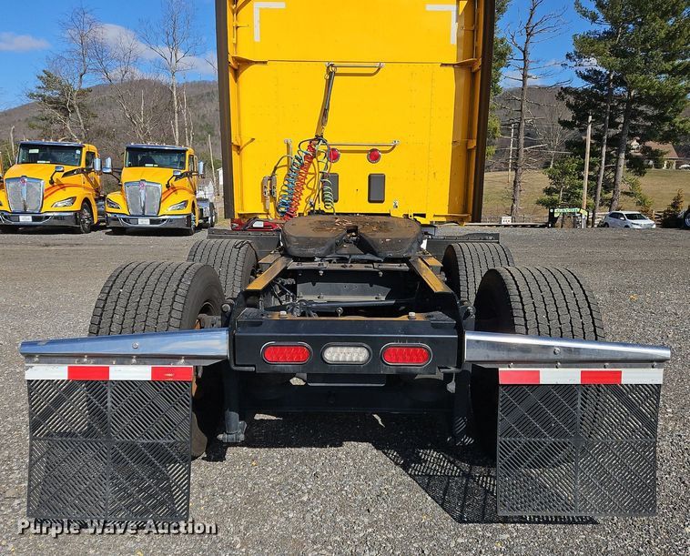 image for item OK9802 2019 Kenworth  T680 semi truck