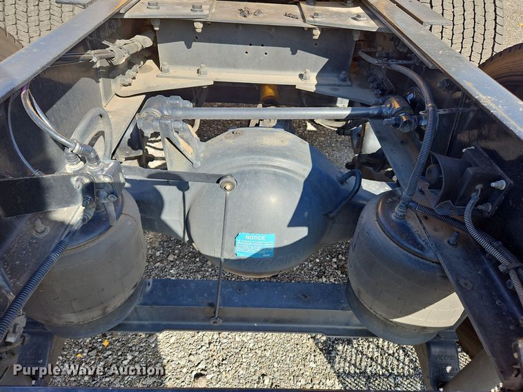 image for item OK9802 2019 Kenworth  T680 semi truck