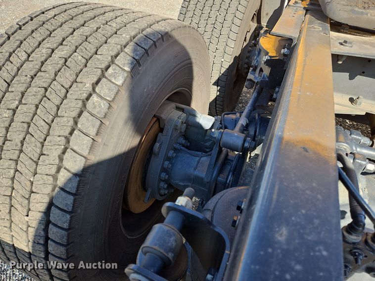 image for item OK9802 2019 Kenworth  T680 semi truck