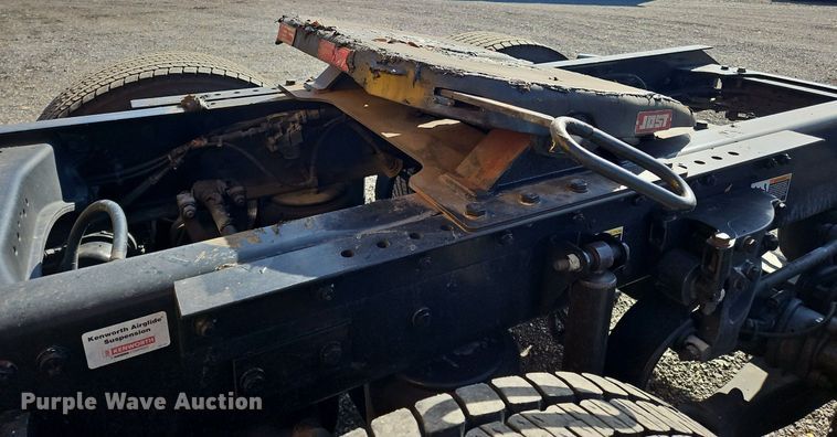 image for item OK9802 2019 Kenworth  T680 semi truck