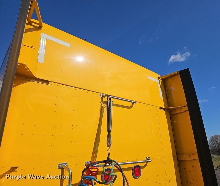 image for item OK9802 2019 Kenworth  T680 semi truck