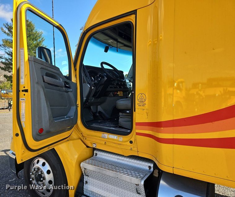 image for item OK9802 2019 Kenworth  T680 semi truck