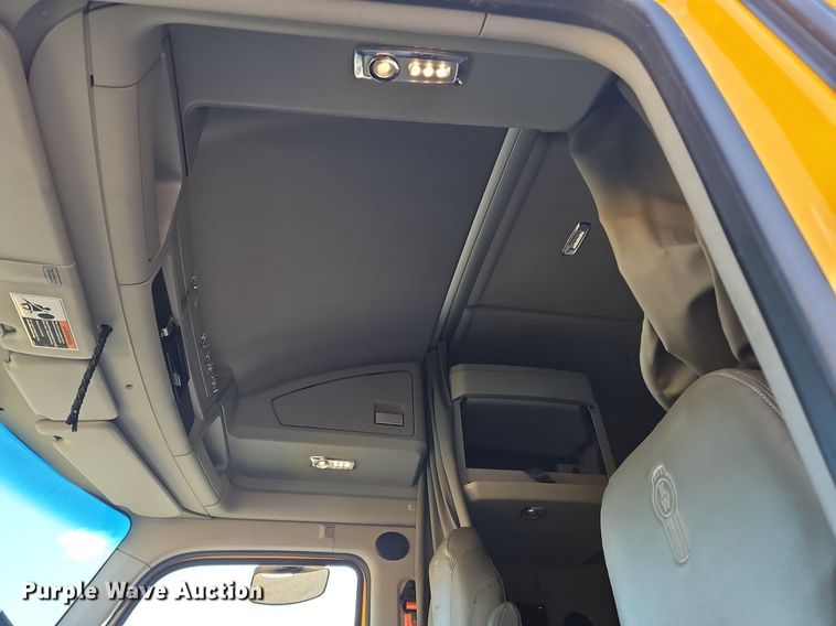 image for item OK9802 2019 Kenworth  T680 semi truck