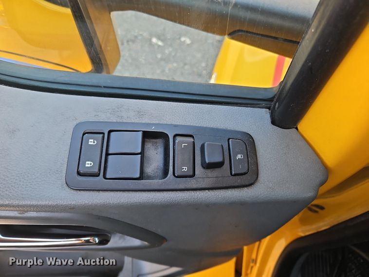 image for item OK9802 2019 Kenworth  T680 semi truck