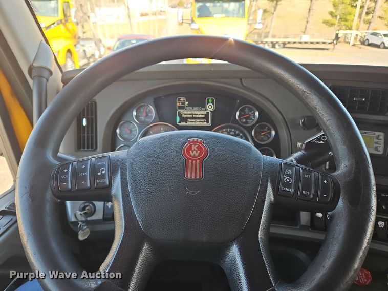 image for item OK9802 2019 Kenworth  T680 semi truck