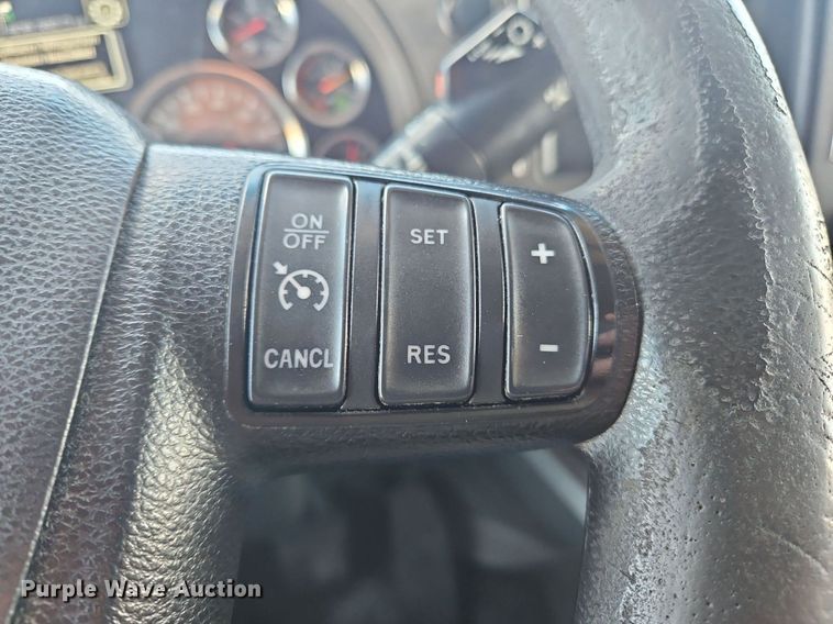 image for item OK9802 2019 Kenworth  T680 semi truck