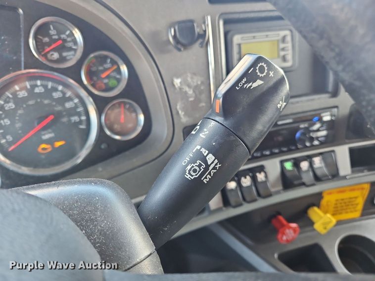 image for item OK9802 2019 Kenworth  T680 semi truck