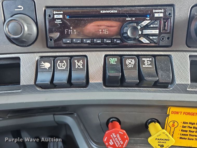 image for item OK9802 2019 Kenworth  T680 semi truck