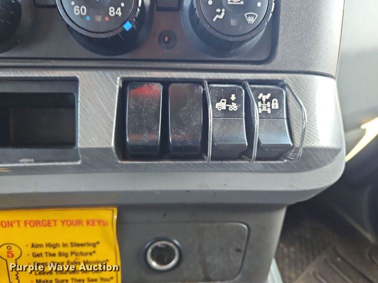 image for item OK9802 2019 Kenworth  T680 semi truck