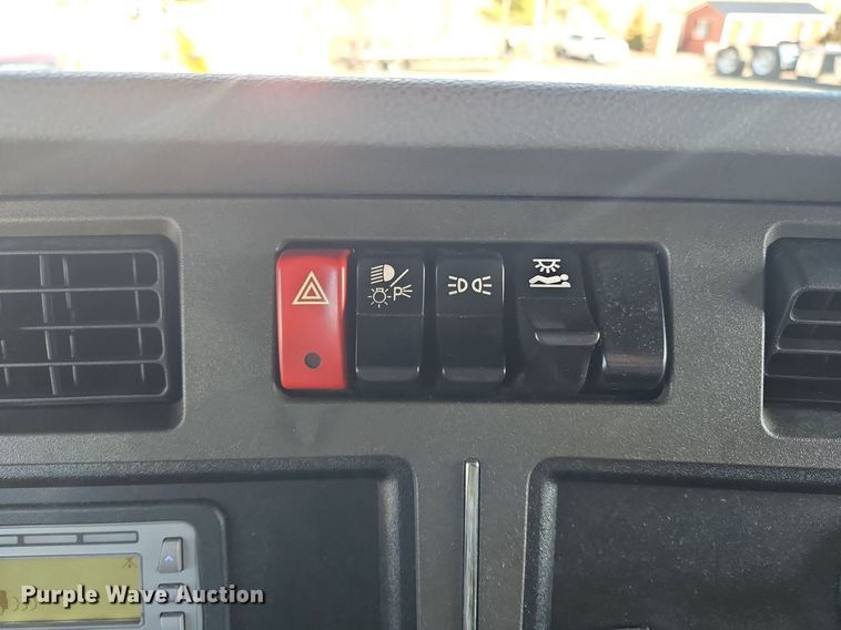 image for item OK9802 2019 Kenworth  T680 semi truck