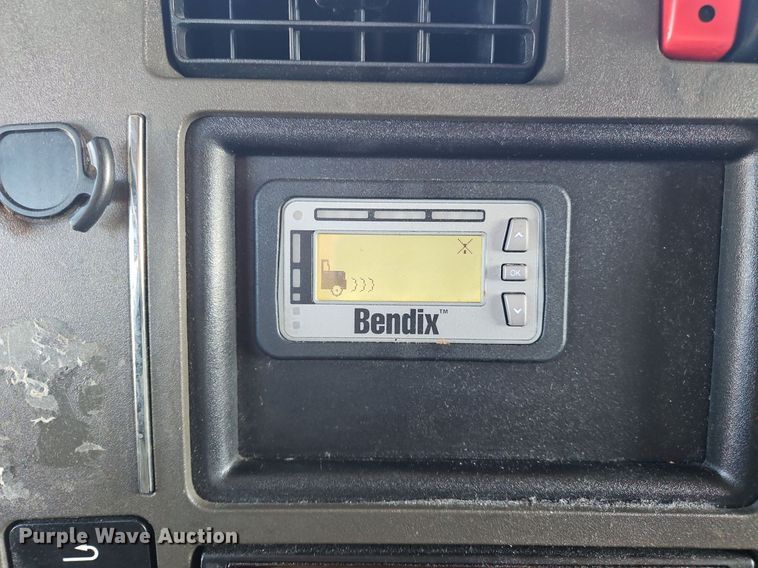 image for item OK9802 2019 Kenworth  T680 semi truck