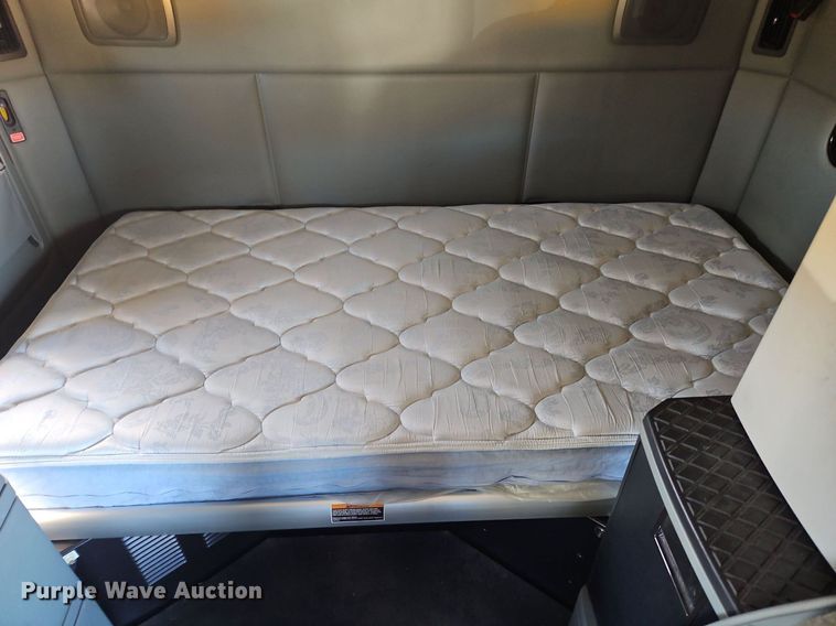 image for item OK9802 2019 Kenworth  T680 semi truck