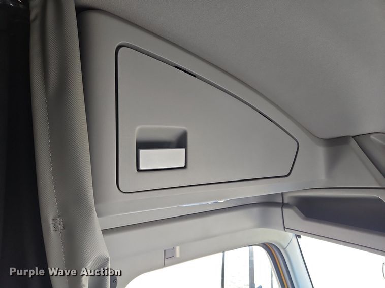 image for item OK9802 2019 Kenworth  T680 semi truck