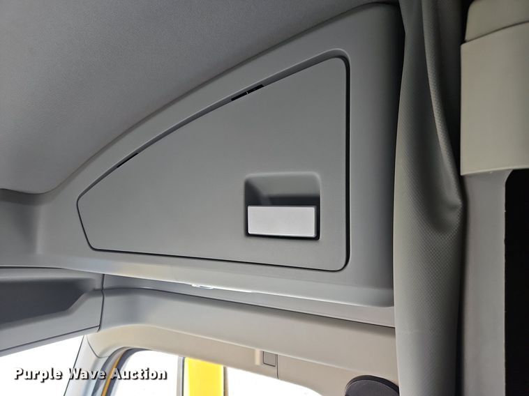 image for item OK9802 2019 Kenworth  T680 semi truck