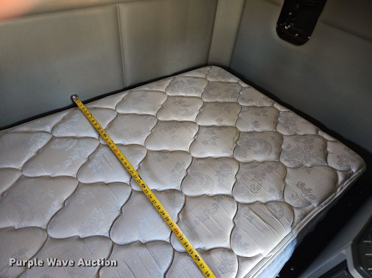 image for item OK9802 2019 Kenworth  T680 semi truck