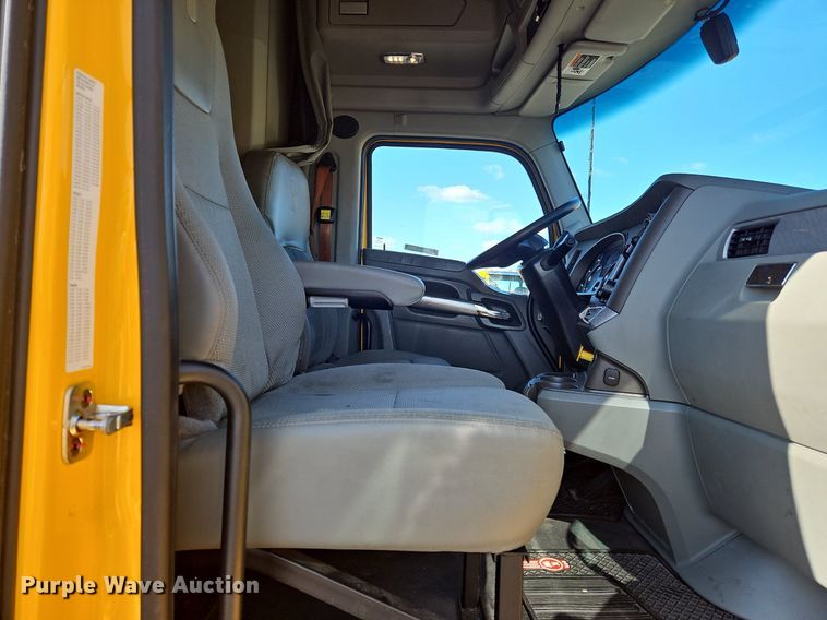 image for item OK9802 2019 Kenworth  T680 semi truck