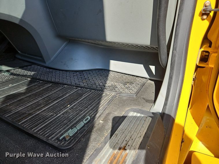 image for item OK9802 2019 Kenworth  T680 semi truck