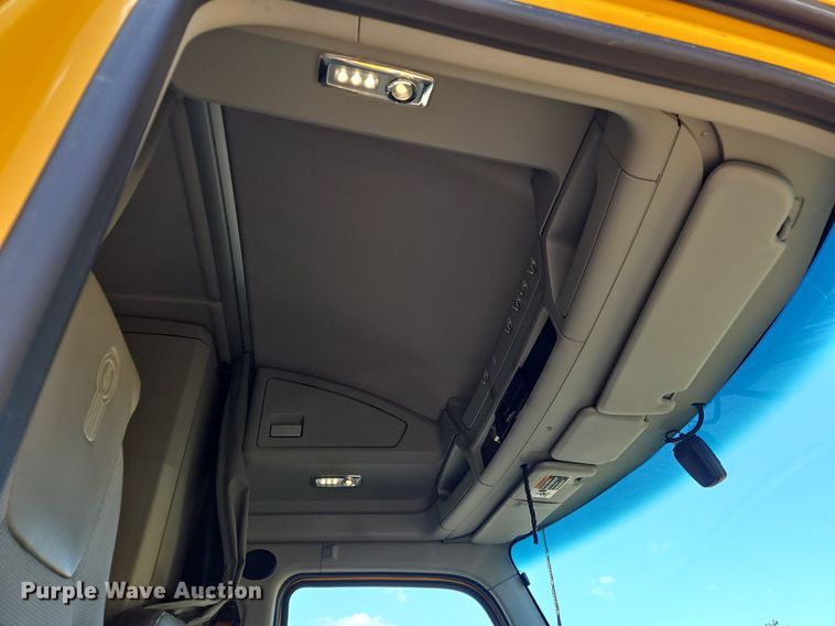 image for item OK9802 2019 Kenworth  T680 semi truck