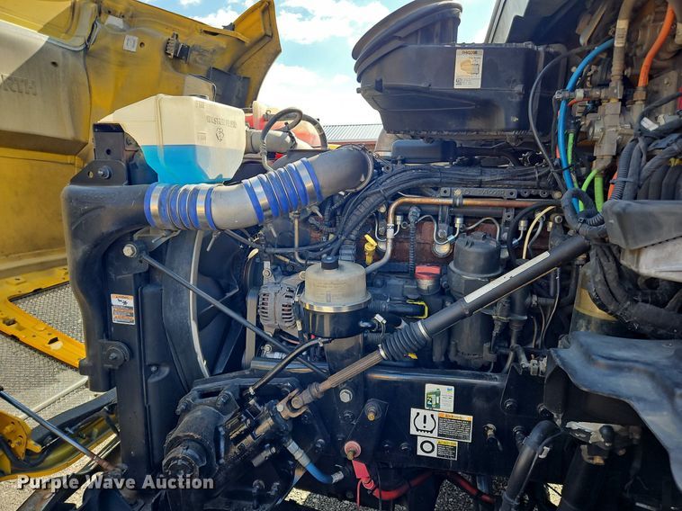 image for item OK9802 2019 Kenworth  T680 semi truck