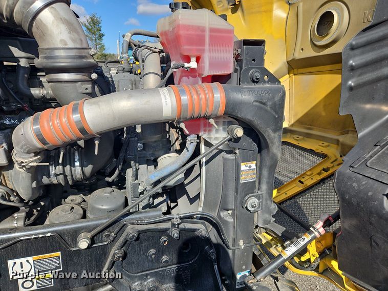 image for item OK9802 2019 Kenworth  T680 semi truck