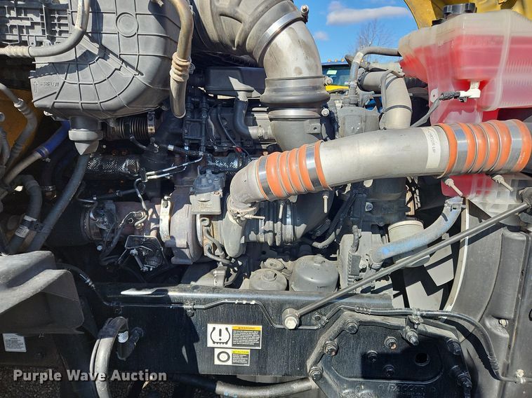 image for item OK9802 2019 Kenworth  T680 semi truck