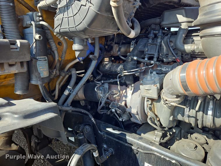 image for item OK9802 2019 Kenworth  T680 semi truck