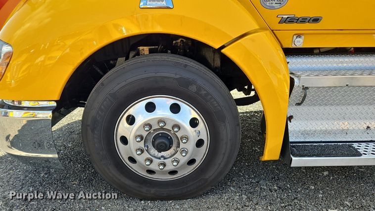 image for item OK9802 2019 Kenworth  T680 semi truck